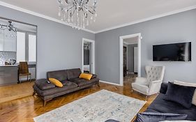 Markos Sololaki Flat